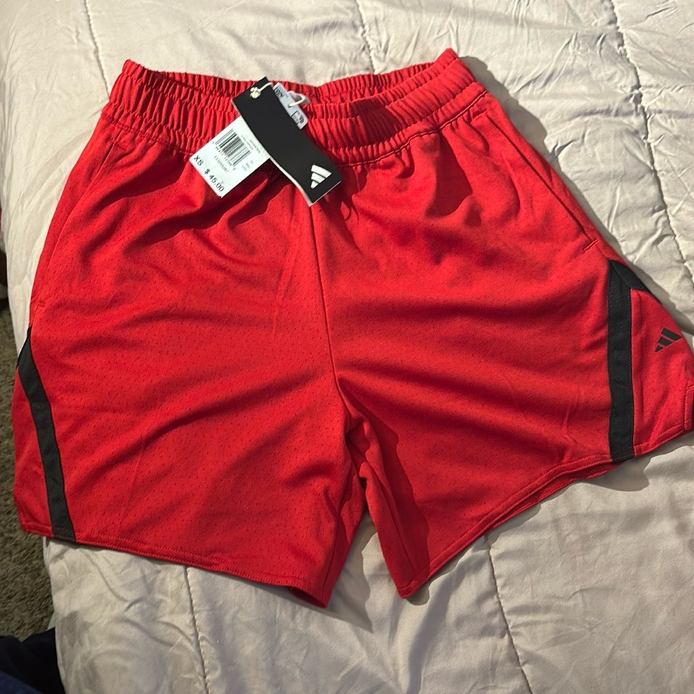 Women Adidas shorts|| size: Xs || Material: stretchy and breathable